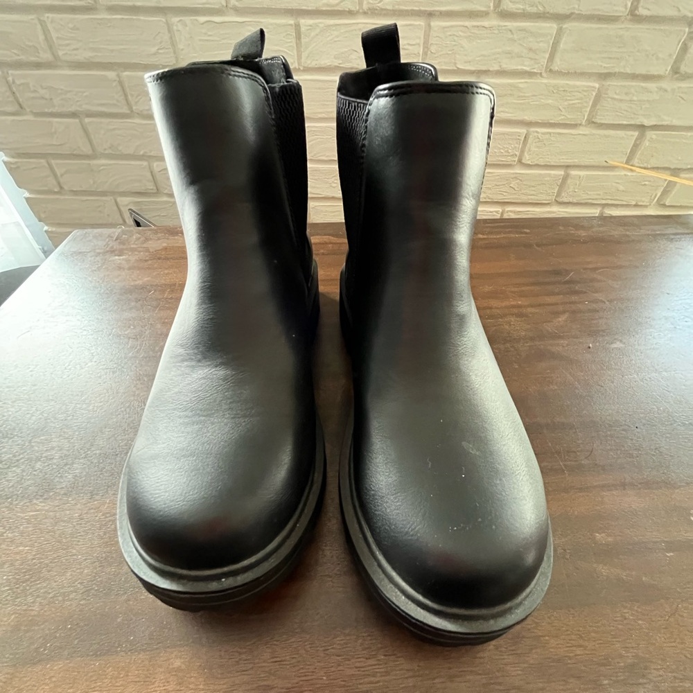 Black Chelsea Boots with Elastic Panels and Thick Sole